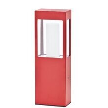 Die Brick von Roger Pradier ist eine puristische Außenleuchte aus farbigem Aluminium. Mit ihrem kantigen Design, 4 Lampengläsern und einem Glaszylinder für das Leuchtmittel ist sie die ideale Wahl für Gartenwege und Eingangsbereiche. Wetterfest dank IP44.