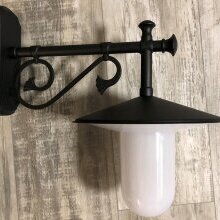kurze Wandlampe Draco mit 480mm Länge. Sie ähnelt der Nr. 41213 Plates von Surya oder Terra Luce. Farbe: anthrazit, Glas: opal.