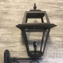 schöne Wandlampe Aries Large von Framon Tradizionale kaufen. Farbe: anthrazith grau, Glas: klar oder opal.