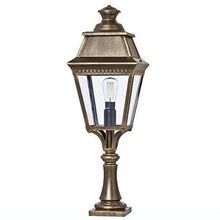 Die Gartenleuchte verbindet elegantes Design mit funktionaler Lichtwirkung.