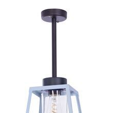 exklusive Designer Deckenlampe Lampiok aus der Außenleuchten Manufaktur Roger Pradier Saint Maur, Frankreich.
Design by Stéphane Joyeux.

Die Außenleuchte ist mit einem Stab an der Decke befestigt.

592 / 224mm.
Lampengehäuse: H 317 x W 224mm.

Aluminium in verschiedenen Farben.
Farbe: blau Nr. 111.