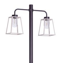 Die geschraubten Glaszylinder, verfügbar in klarem oder satiniertem Glas, schützen das Leuchtmittel und sorgen für eine gleichmäßige Lichtverteilung. Sie lassen sich einfach austauschen und bieten eine flexible Anpassung an die gewünschte Lichtstimmung.
