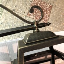 die schöne Außenwandlampe Aries kommt aus der Außenleuchten Manufaktur von Framon Tradizionale Italien.