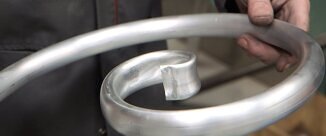 die Außenleuchten werden alle in Handarbeit hergestellt. Sie kommen auch renomierten Manufakturen aus Frankreich und Italien