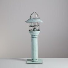 Les Issambres Außenleuchte bei Tageslicht – edle Patina in verdisgris Patina Zink.