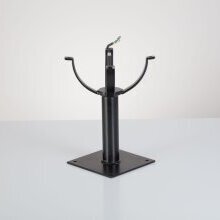 Schmiedeeiserner Sockel 82845 – perfekte Basis für kleine Gartenlaternen.