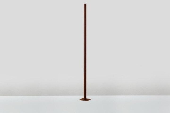 Lampenmast Nr. 82857 auf quadratischer Grundplatte, h 180cm. Made by LumArt.