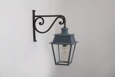 Bordeaux Nr. 102 historische Außenlampe mit Wandarm aus Schmiedeeisen von LumArt