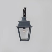 Harmonische Lichtgestaltung für denkmalgeschützte Gebäude. Wandlampe Bordeaux von LumArt aus Frankreich.