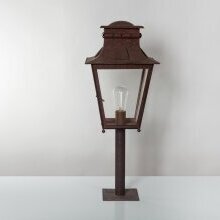 inspiriert von französischen Stadtlaternen – ideal für stilvolle Außenbereiche und denkmalgeschützte Häuser.