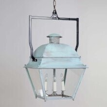 Die elegante Außenleuchte Mazarine Nr. 123 von LumArt, abgebildet im verdigris Finish.