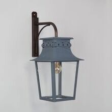 Die Morzine Wandleuchte von LumArt eignet sich ideal für luxuriöse Wohnräume & klassische Architektur.