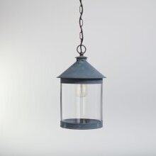 historische Deckenleuchte Pendellaterne von LumArt.
Die 50 cm lange Kette sorgt für eine sichere und elegante Befestigung der Luxembourg an Decken oder Balken.