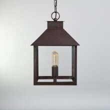 Außenlampe Antana historisches design, gradlinig mit Klarglasscheiben.
Die doppelte Fassung sorgt für ausgeglichene Helligkeit und ein architektonisch spannendes Lichtbild.