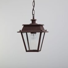 Deckenleuchte im klassischen, 4-ecken Design. Feine Details mit historischer Anmutung. 4 Lampengläser und eine Deckenkette.
Der leicht geschwungene Dachrand und die klare Linienführung verleihen der Leuchte eine architektonische Präzision mit zeitlosem Charakter.