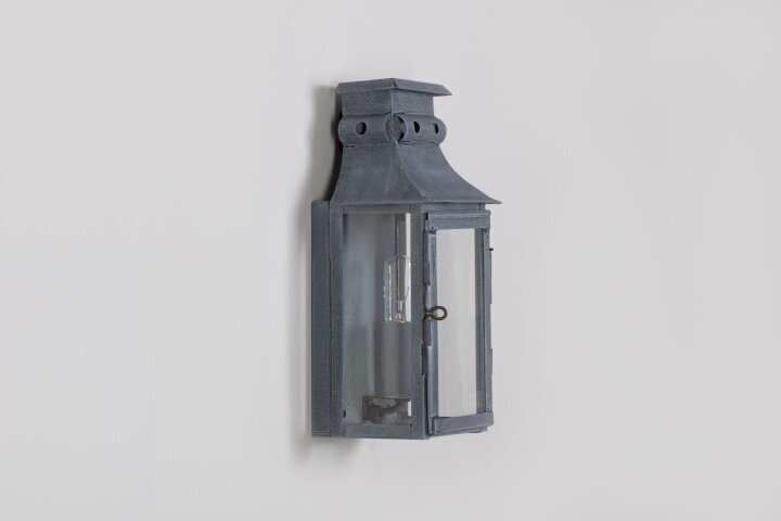 P.L.M Wandlampe Nr. 2134 Größe XS historische Außenleuchte von LumArt.