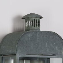 Struktur und Patina im Detail – jede Leuchte ein Unikat mit natürlichem Farbspiel.