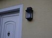 Die schöne Wandleuchte Louis Philippe Nr. 7 wurde bei Roger Pradier Outdoor Lighting Saint Maur, Frankreich entwickelt und wird dort in Handarbeit gebaut. Von der Form ist Sie schmal und passt somit auch auf kleinere Montageflächen. Technische Daten: IP44. Class 2. Material: Aluminium. Lampenglas: klar. E27 - 23W max, D 40 x H 145mm. G9 - 40W max.