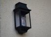 Die klassische Wandlampe Louis Philippe Nr. 7 wurde bei Roger Pradier Outdoor Lighting Saint Maur, Frankreich entwickelt und wird dort in Handarbeit gebaut. Sie ist etwas schmaler als ihre Schwestern und passt somit auch auf schmale Montageflächen. IP44. Class 2. Aluminium. Lampenglas: klar. E27 - 23W max, D 40 x H 145mm. G9 - 40W max.