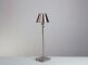 Außenlampe mit Brushed Nickel Oberfläche vor heller Wand