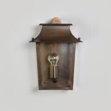 Authentisches Design: Die Alma-Wandleuchte mit elegantem, nostalgischem Charme aus dem 19. Jahrhundert.
