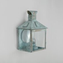Jede Leuchte ist ein Unikat – von erfahrenen Handwerkern im Atelier Lum’Art gefertigt.