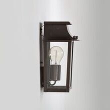 Historische Optik, moderne Technik – auf Wunsch mit energieeffizientem Leuchtmittel.