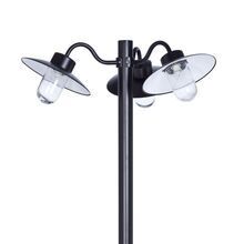 Die dreiflammige Belcour Nr. 6 sorgt für elegante Lichtverteilung und ist perfekt für Gärten, Wege und Terrassen geeignet.