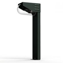 Die moderne Gartenleuchte RP195 von Roger Pradier bietet eine elegante Lichtgestaltung für Gartenwege und Terrassen. Ihr geradliniges Design aus Aluminium mit klarem Zylinderglas harmoniert perfekt mit modernen Outdoor-Konzepten.