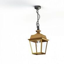 Diese handgefertigte Messing-Wandleuchte von Roger Pradier verbindet traditionelles Design mit moderner Funktionalität. Ihr kompaktes Format eignet sich perfekt für Hauseingänge, Balkone und Terrassen.