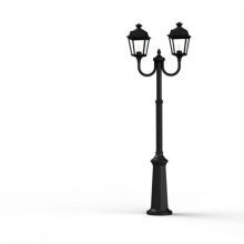 Die Place des Vosges 1 Evolution Nr. 13 von Roger Pradier ist eine 2430 mm hohe, elegante Gartenleuchte aus Aluminium in verschiedenen Farben. Der geschmackvoll verzierte Mast, stabilisiert durch einen gegossenen Ring, trägt zwei gebogene Lampen-Ausleger mit viereckigen Laternen, die je 4 klare Lampengläser enthalten – ideal für Gartenwege, Auffahrten und Terrassen.