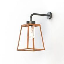 Das Lampengehäuse besteht aus unbehandeltem oder patiniertem Kupfer, das optional mit einem schützenden Klarlack versehen wird. Die Wahl des Materials garantiert eine elegante Optik und eine lange Lebensdauer.