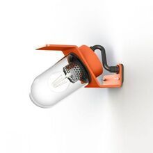 Mit ihrem minimalistischen und zugleich futuristischen Design wertet die Sherlock Wandleuchte Eingangsbereiche und repräsentative Außenanlagen optisch auf. Eine ideale Lichtlösung für moderne Architektur.