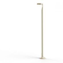 Die Square Nr. 4 LED-Standleuchte ist aufgrund ihrer Größe und Lichtleistung von 2691 Lumen die perfekte Wahl für weitläufige Außenbereiche. Das moderne Design ist viereckig und steht auf einem Aluminiummast mit Bodenplatte.