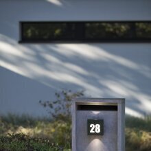 Diese Wandleuchte ist ideal für Eingangsbereiche, Hausfassaden oder Geschäftsräume. Gestalten Sie Ihre Beleuchtung individuell und funktional.