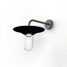 Mit einer Höhe von 348 mm und einer Tiefe von 439 mm eignet sich die Cooper Nr. 2 ideal für Haustüren, Terrassen und Höfe.