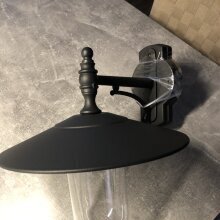 Robuster Aluminiumguss und wetterbeständige Pulverbeschichtung — Nahaufnahme von Material und Verarbeitung der Außenleuchte 41212