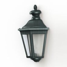 Das elegante, historische Design dieser Außenleuchte wird durch eine Pinienverzierung im französischen Stil abgerundet. Perfekt für stilvolle Hauseingänge oder Terrassen.