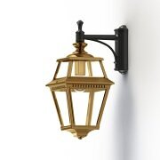 Außenleuchte Place des Vosges 2 in vorpatiniertem Messing von Roger Pradier Gefertigt aus hochwertigem Messing mit transparenter Versiegelung, behält diese Wandleuchte ihre edle Optik dauerhaft. Der kurze Wandarm aus schwarzem Aluminium sorgt für eine robuste Montage.