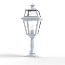 Mit einem mittel-hohen Mast und 8 klaren Glasscheiben bietet diese klassische Leuchte von Roger Pradier eine edle Außenbeleuchtungin viereckiger Form. Wahlweise aus farbigem Aluminium, patiniertem oder Roh-Messing.