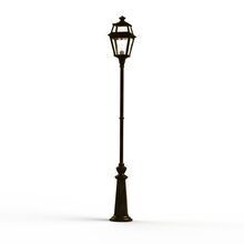 Verfügbar in zahlreichen Farben, passt sich die Place des Vosges 2 Nr. 8 jeder Gartengestaltung an. Die klassische Laterne mit acht Glaselementen sorgt für eine stilvolle Beleuchtung.