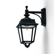 Diese Außenleuchte von Roger Pradier kombiniert einen kurzen Wandarm mit einer stabilen Stützstrebe und einem viereckigen Lampengehäuse. Perfekt für den Hauseingang und Gartenbereiche. Optional LED Bewegungsmelder.