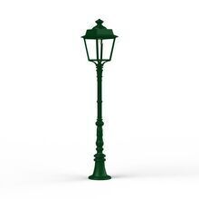 Die klassische Standleuchte Place des Vosges 1 Evolution Nr. 11 überzeugt mit einem geschmackvollen Design: ein verzierter Lampenfuß, ein viereckiges Gehäuse mit Scharnier und die Möglichkeit, einen Bewegungsmelder im Leuchtmittel zu integrieren.
