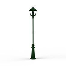Die Gartenleuchte Place des Vosges 1 Evolution Nr. 12 bietet nicht nur ein klassisches Design, sondern auch die Möglichkeit, einen Bewegungsmelder im Leuchtmittel zu integrieren. Ideal für Terrassen und Freisitze.