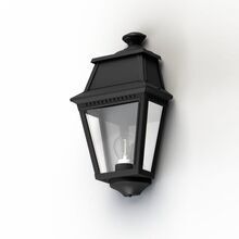 Die klassische Außenbeleuchtung sorgt für angenehme Lichtstimmung.